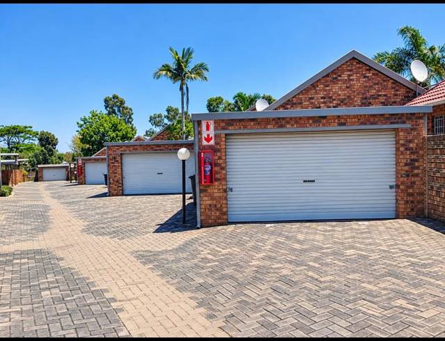 3 BEDROOM TOWNHOUSE FOR SALE IN DIE HOEWES